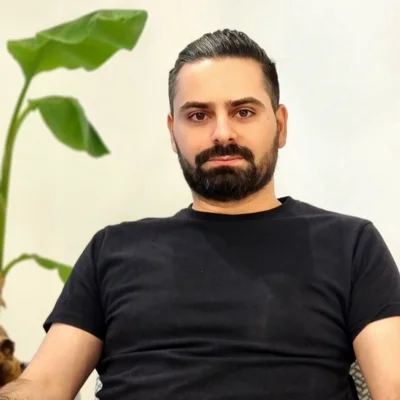 کاور گفتگو با حمید طهماسبی - همبنیانگذار و مدیرعامل خدمت از ما