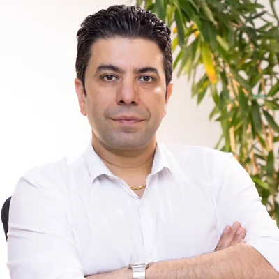 کاور اپیزود بیست و سوم؛ هومن متولی (دانش آموخته دانشگاه شریف و استفورد، نویسنده کتاب خرچنگ نباش، کارآفرین حوزه فناوری)