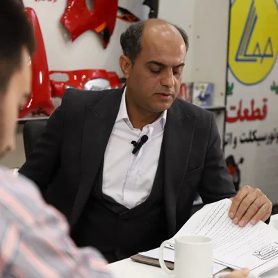 کاور اپیزود اول؛ مهدی حصاری؛ تولیدکننده قطعات موتور سیکلت و اتومبیل
