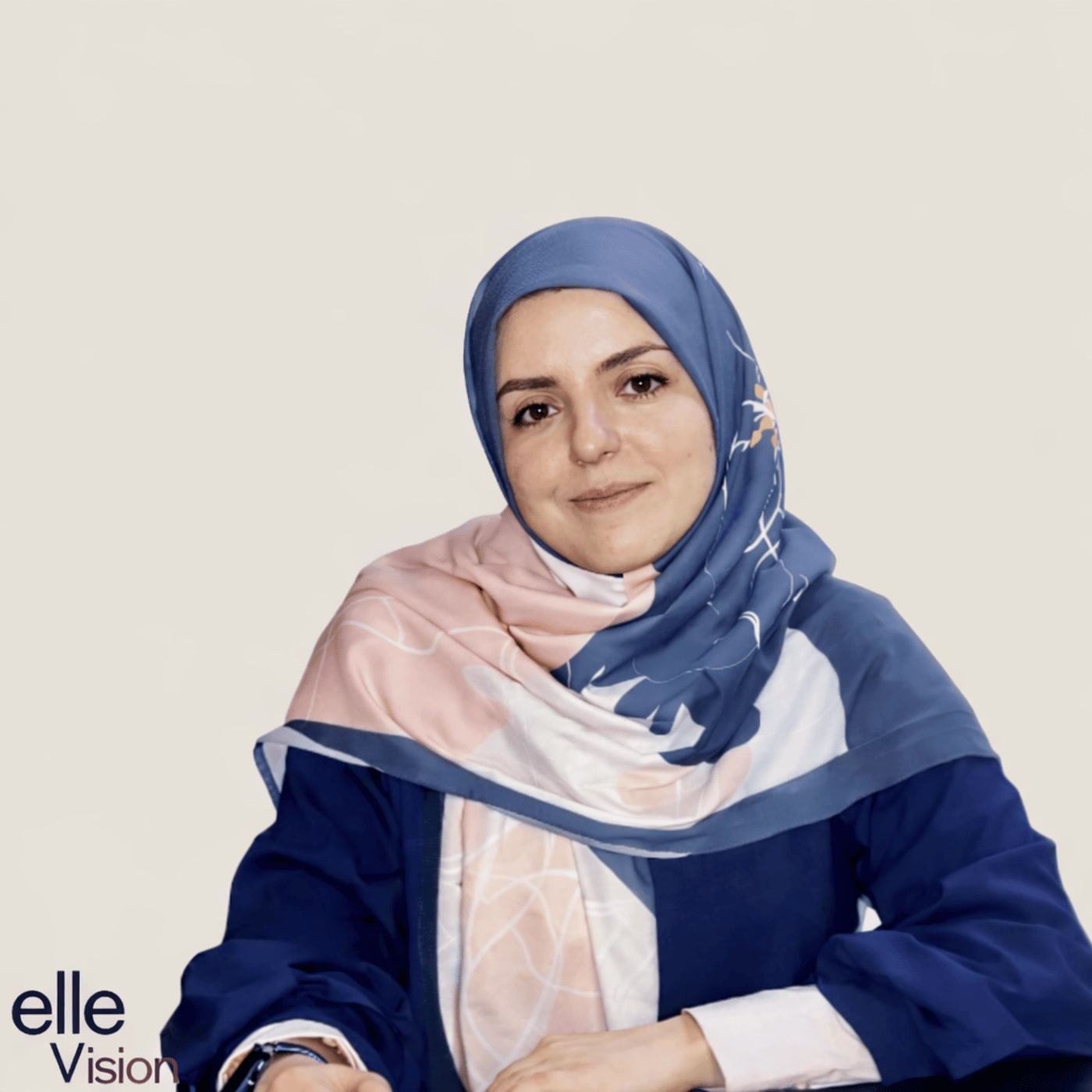 کاور E14-  مسیر دانشگاه تا مدیریت درکارخانه باطری با مهشید ارشادی